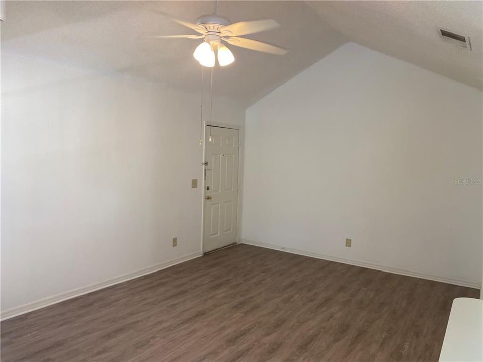 For Rent: $1,357 (1 beds, 1 baths, 673 Square Feet)