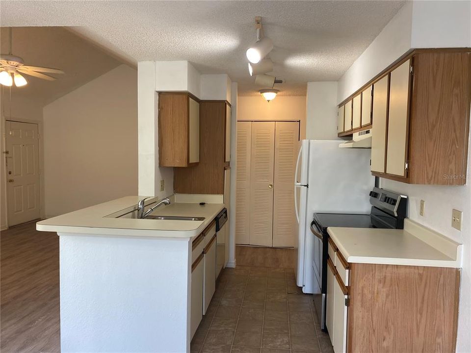 For Rent: $1,357 (1 beds, 1 baths, 673 Square Feet)