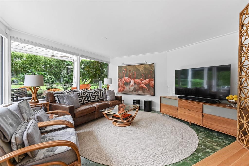 Recently Sold: $950,000 (3 beds, 2 baths, 1723 Square Feet)