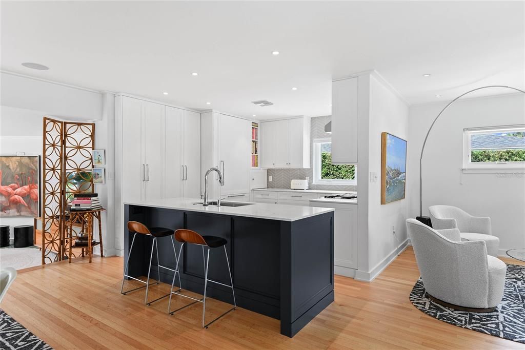 Recently Sold: $950,000 (3 beds, 2 baths, 1723 Square Feet)