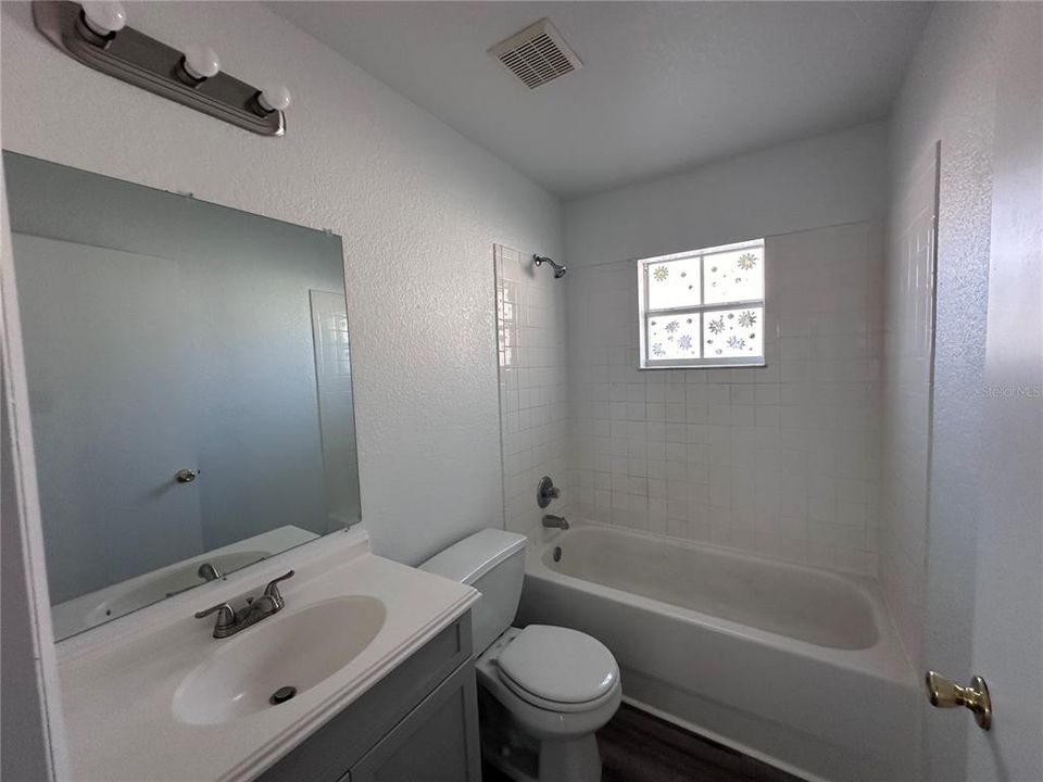 最近租的: $1,350 (2 贝兹, 1 浴室, 900 平方英尺)