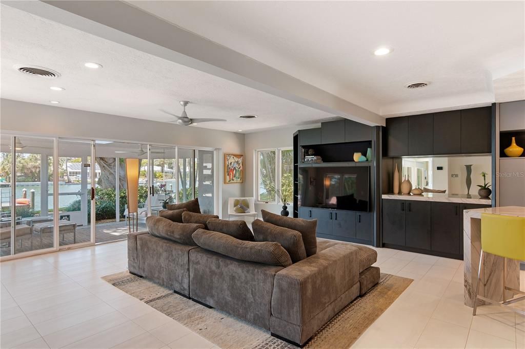 Recently Sold: $2,900,000 (3 beds, 3 baths, 2208 Square Feet)