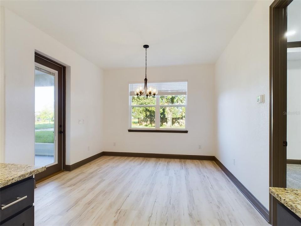 En Venta: $499,999 (4 camas, 2 baños, 2700 Pies cuadrados)