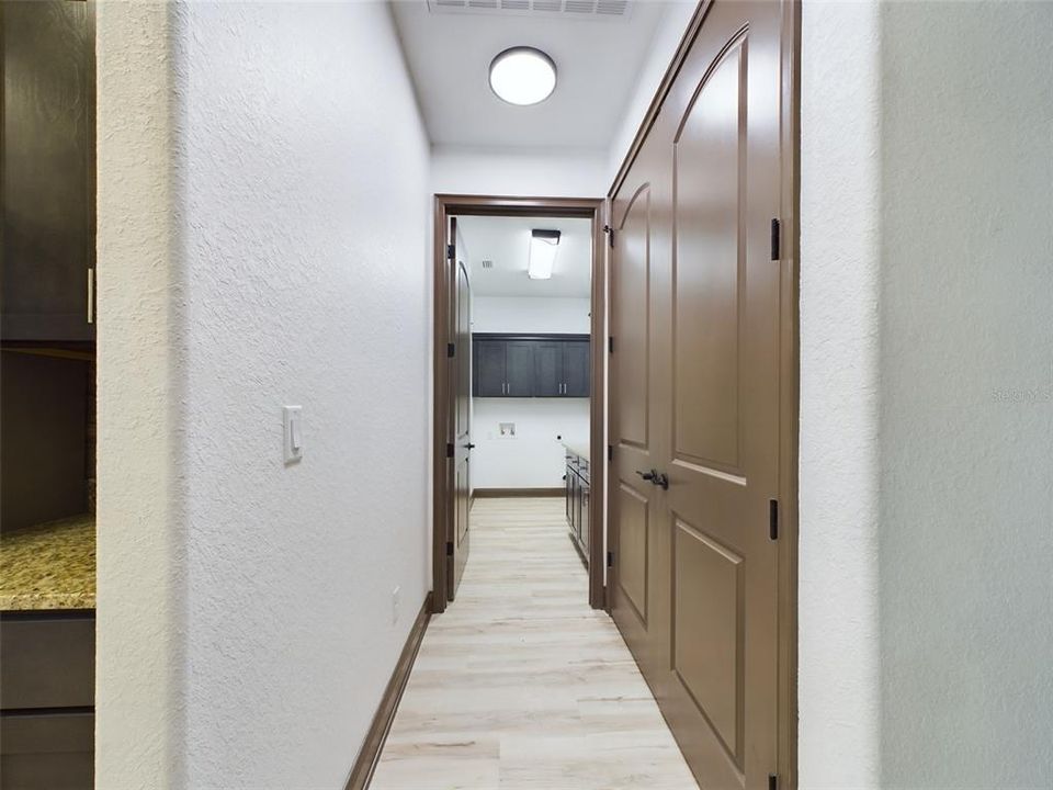 En Venta: $499,999 (4 camas, 2 baños, 2700 Pies cuadrados)