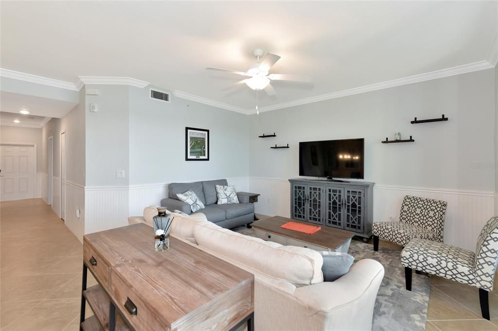 For Sale: $469,000 (2 beds, 2 baths, 1336 Square Feet)