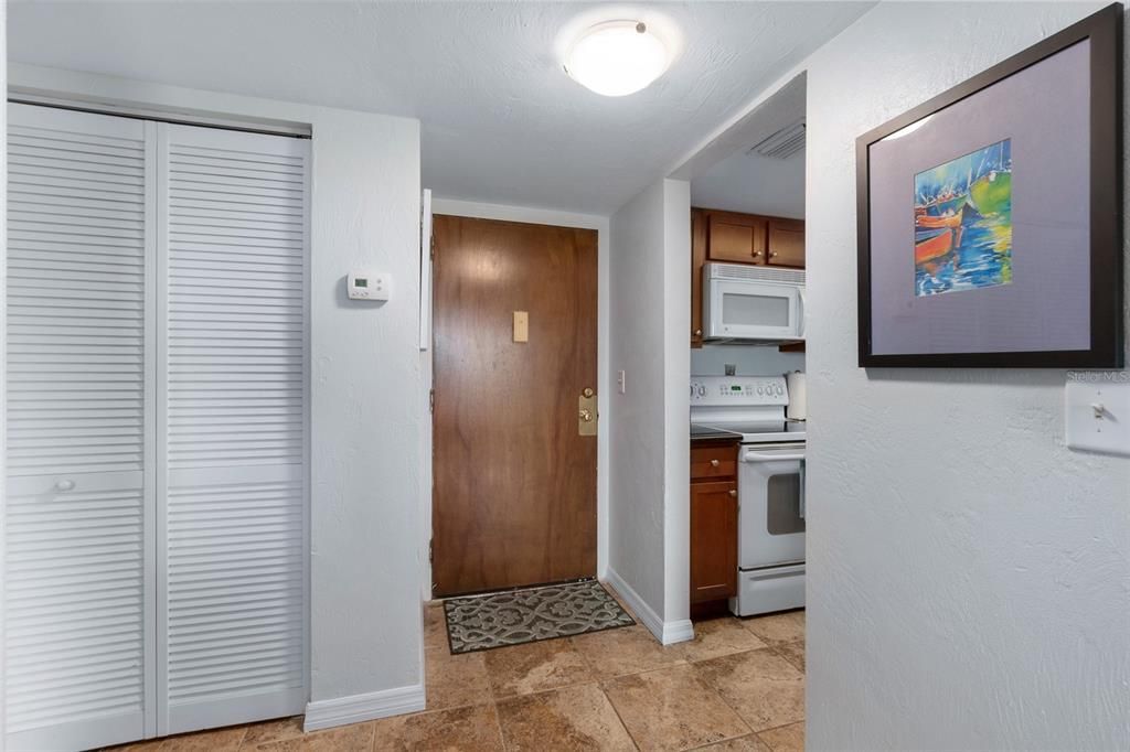 For Sale: $269,900 (1 beds, 1 baths, 693 Square Feet)