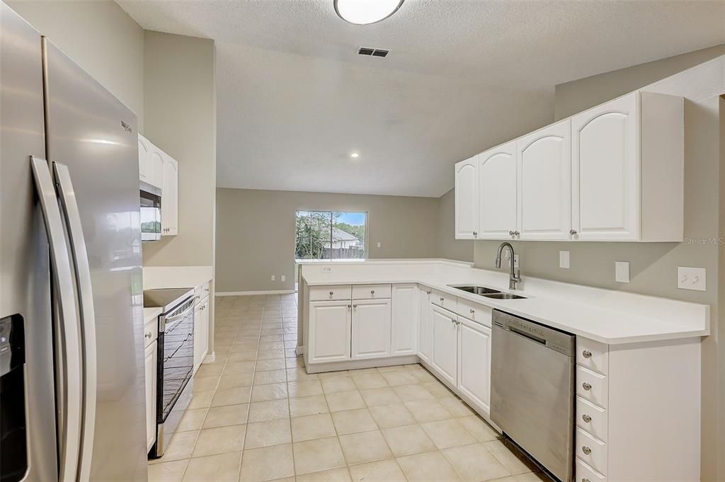 For Sale: $359,000 (3 beds, 2 baths, 1258 Square Feet)