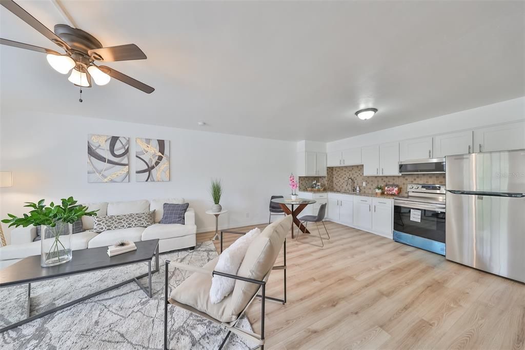 Active With Contract: $98,000 (2 beds, 1 baths, 860 Square Feet)