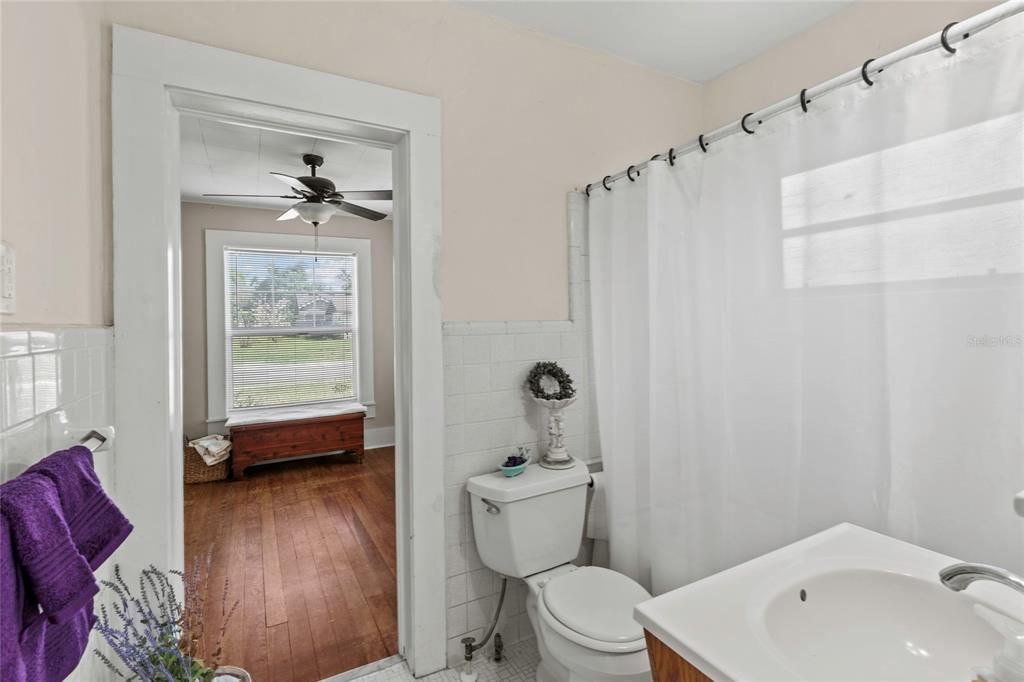 Active With Contract: $179,000 (2 beds, 1 baths, 800 Square Feet)