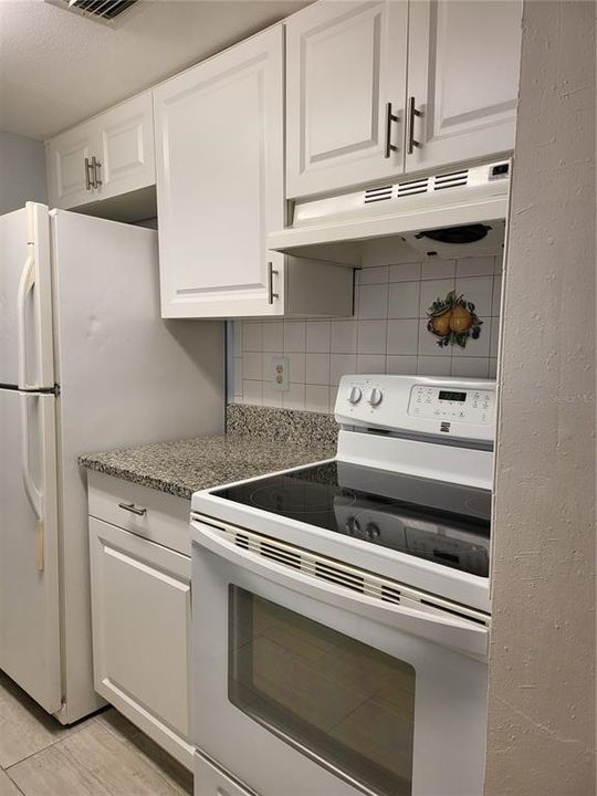 For Rent: $1,350 (1 beds, 1 baths, 690 Square Feet)