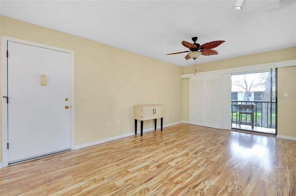For Sale: $245,000 (2 beds, 2 baths, 888 Square Feet)