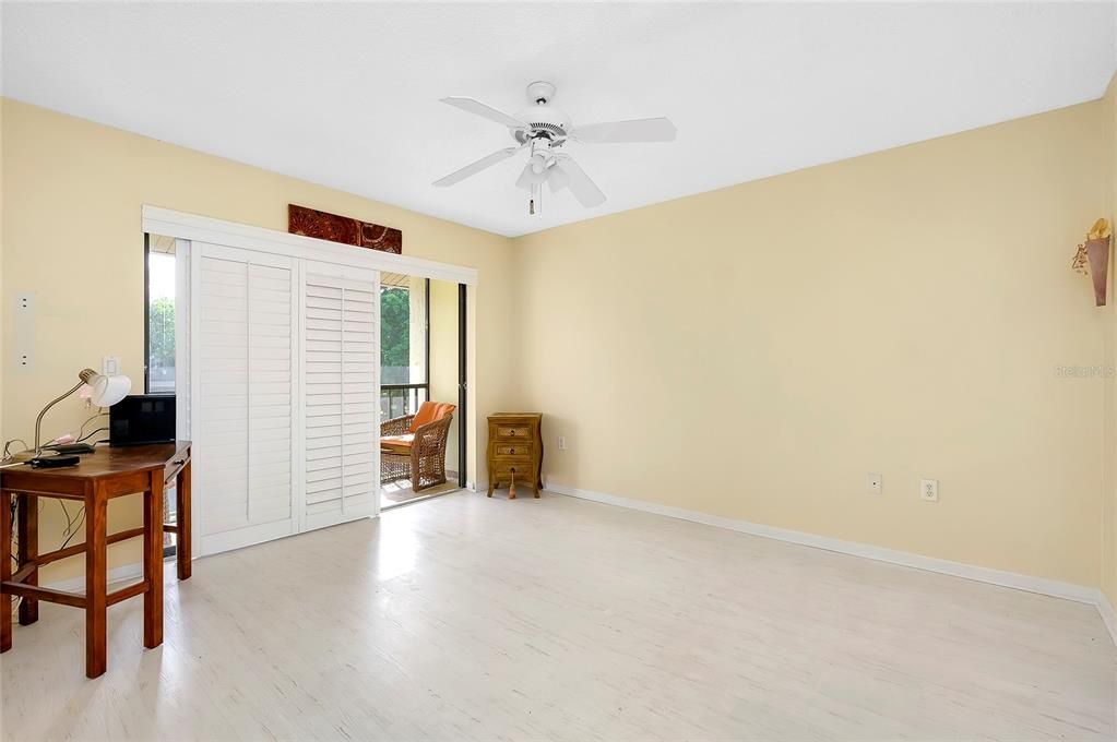 For Sale: $245,000 (2 beds, 2 baths, 888 Square Feet)