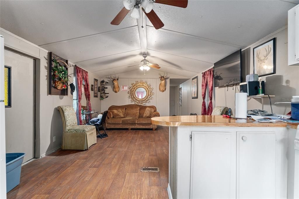 For Sale: $135,000 (2 beds, 1 baths, 784 Square Feet)
