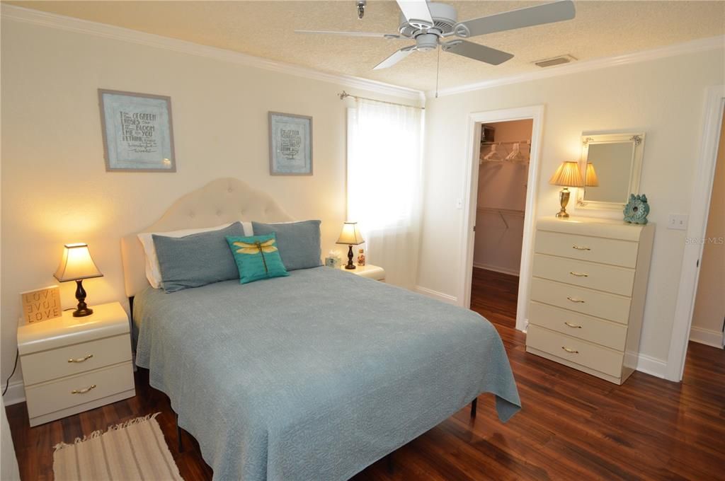 Active With Contract: $2,000 (1 beds, 1 baths, 742 Square Feet)