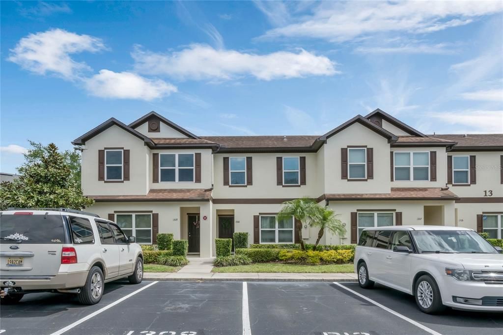 Located just minutes from Tuskawilla Rd, SR 434, 417 with easy access to Trotwood Park, Tuscawilla Country Club, Central Winds Park, the cities of Oviedo and Winter Springs, local shopping and dining!