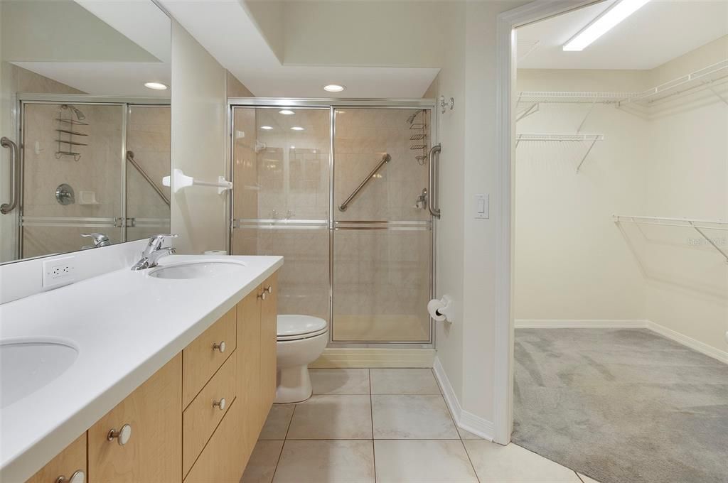 最近售出: $429,000 (3 贝兹, 2 浴室, 1653 平方英尺)
