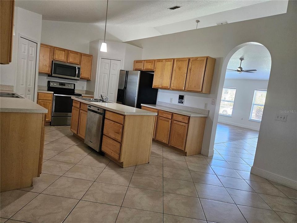 Recently Rented: $2,500 (5 beds, 2 baths, 2088 Square Feet)
