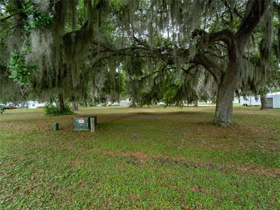 На продажу: $1,200,000 (3.60 acres)