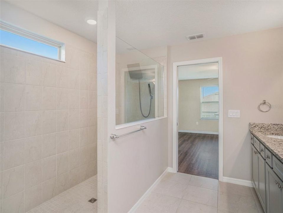 For Sale: $440,000 (3 beds, 2 baths, 2518 Square Feet)