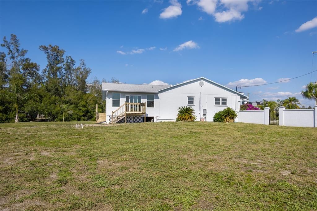 合同活跃: $599,000 (3 贝兹, 2 浴室, 2433 平方英尺)