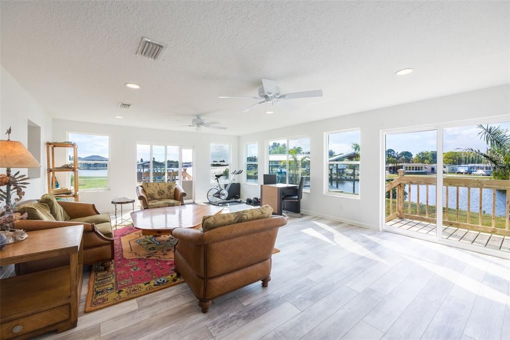 合同活跃: $599,000 (3 贝兹, 2 浴室, 2433 平方英尺)