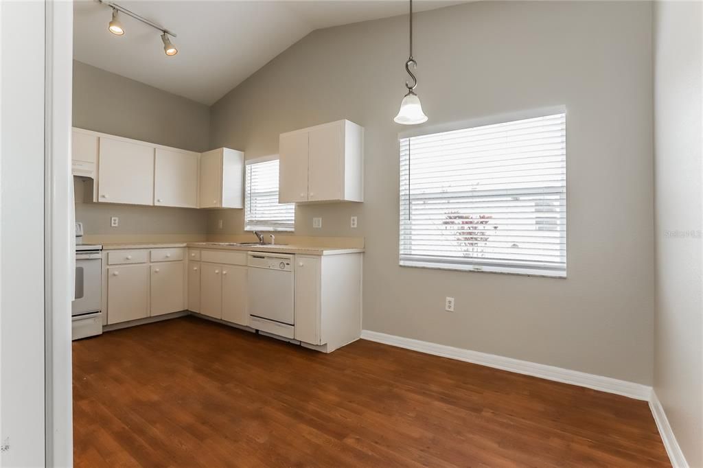 For Sale: $274,900 (3 beds, 2 baths, 1286 Square Feet)