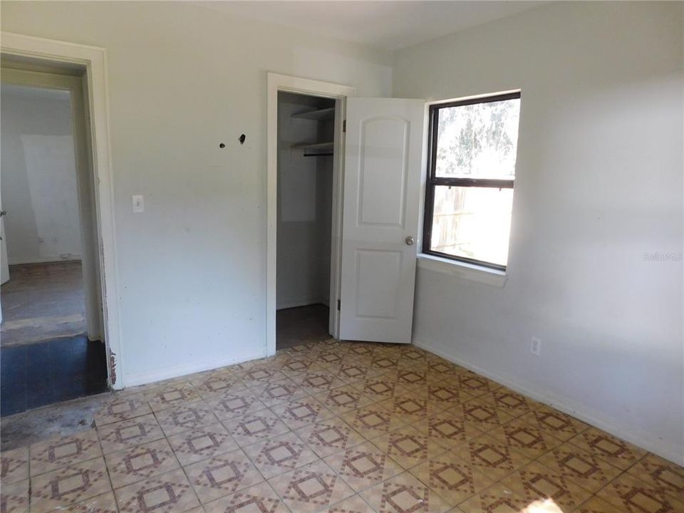 Recently Sold: $106,300 (2 beds, 1 baths, 1013 Square Feet)