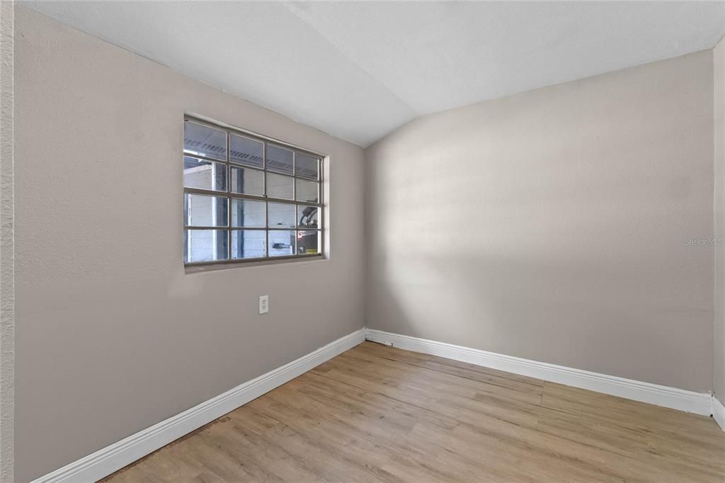 Active With Contract: $325,000 (3 beds, 2 baths, 1586 Square Feet)