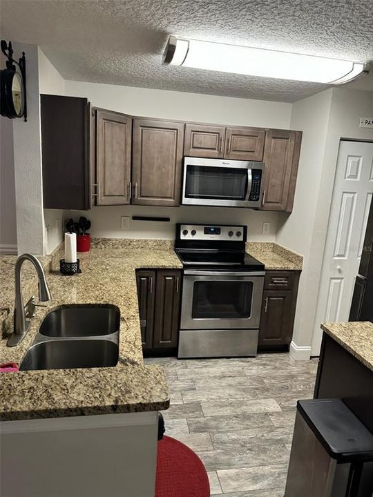 Kitchen - Granite Counter Tops, Stainless Steel Appliances