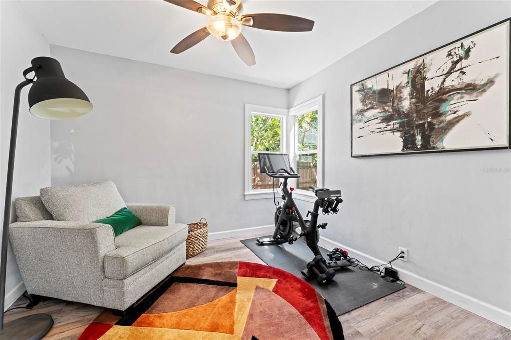 Active With Contract: $419,000 (3 beds, 1 baths, 942 Square Feet)