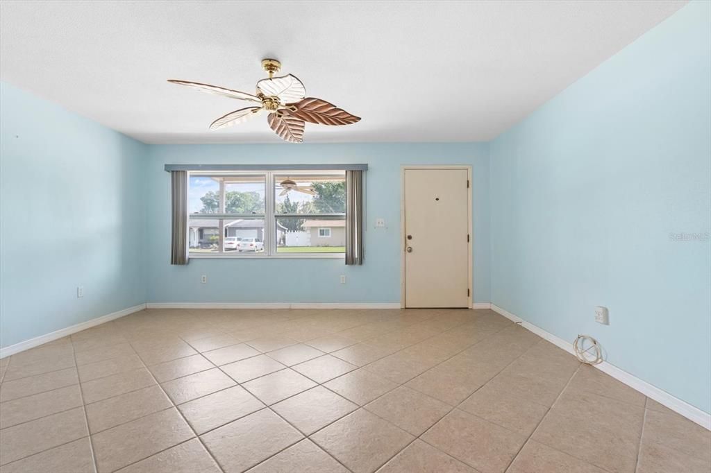 Recently Sold: $325,000 (3 beds, 2 baths, 1284 Square Feet)