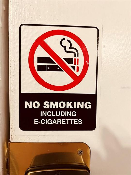 No Smoking in Unit