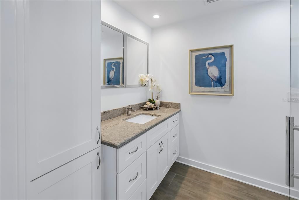 For Sale: $1,050,000 (2 beds, 2 baths, 1056 Square Feet)
