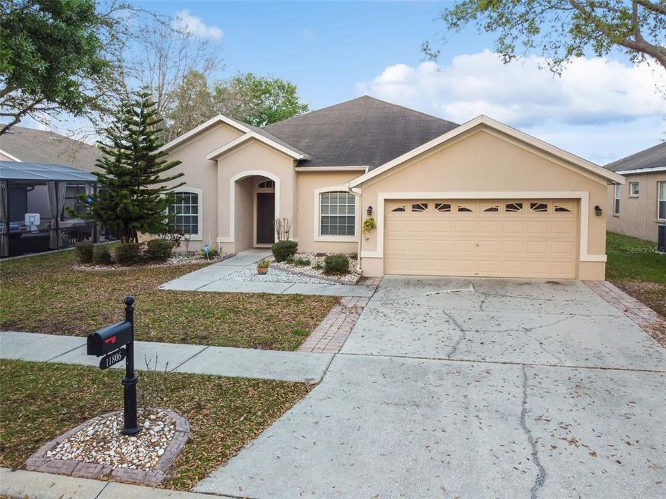 For Sale: $469,900 (4 beds, 2 baths, 2306 Square Feet)