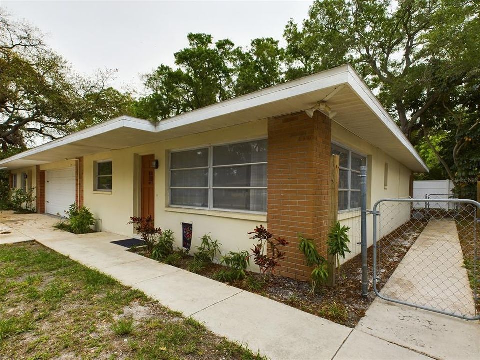 Active With Contract: $499,900 (5 beds, 2 baths, 2334 Square Feet)