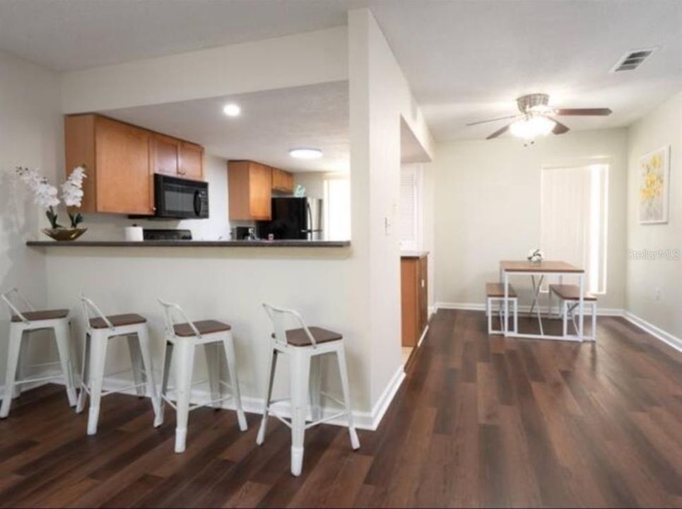For Sale: $170,000 (2 beds, 2 baths, 1070 Square Feet)