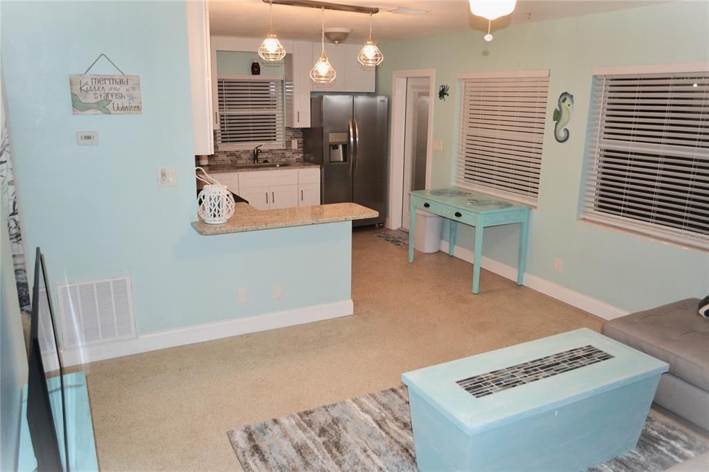 Recently Rented: $2,100 (2 beds, 1 baths, 720 Square Feet)