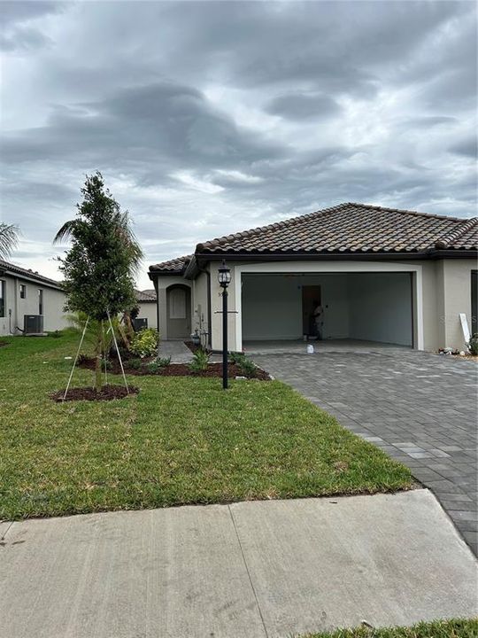 Recently Sold: $390,000 (2 beds, 2 baths, 1414 Square Feet)