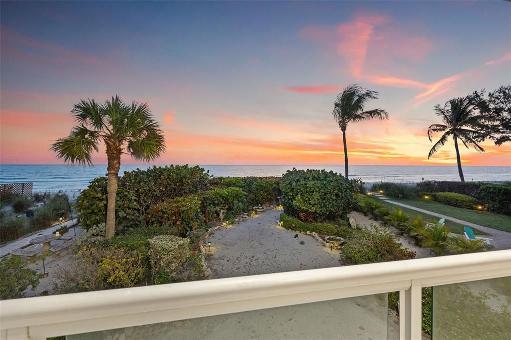 Recently Sold: $3,800,000 (3 beds, 3 baths, 2158 Square Feet)