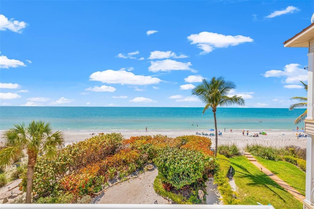 Recently Sold: $3,800,000 (3 beds, 3 baths, 2158 Square Feet)