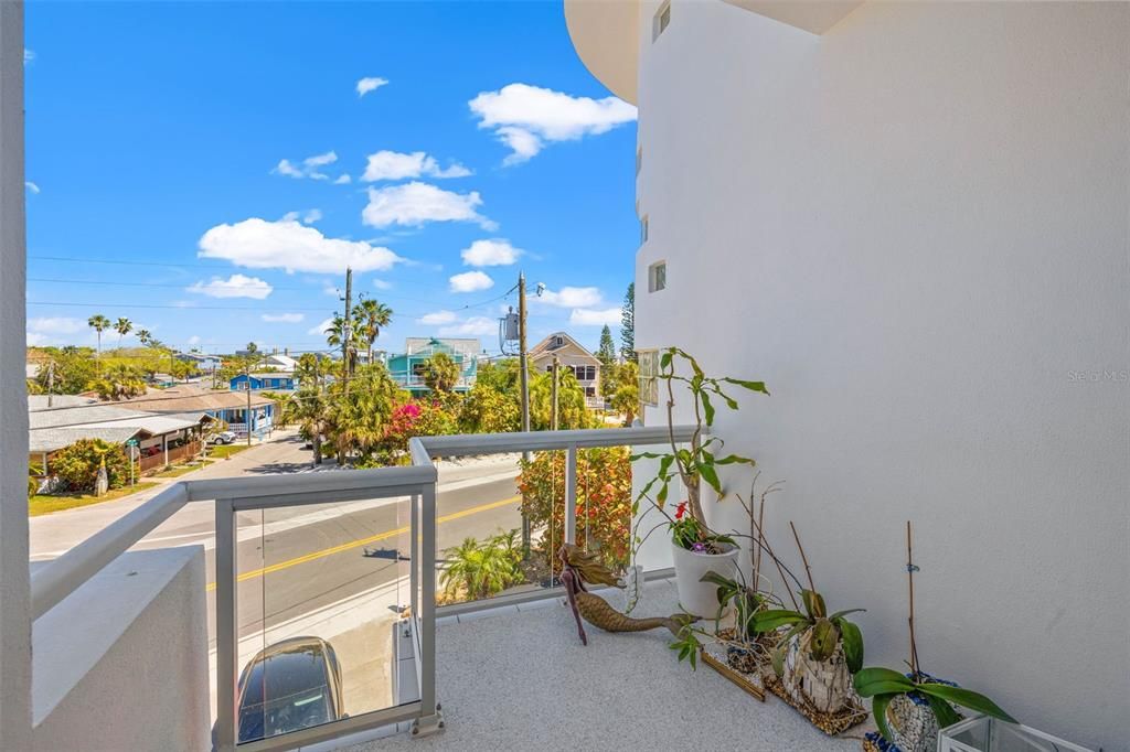 Recently Sold: $3,800,000 (3 beds, 3 baths, 2158 Square Feet)