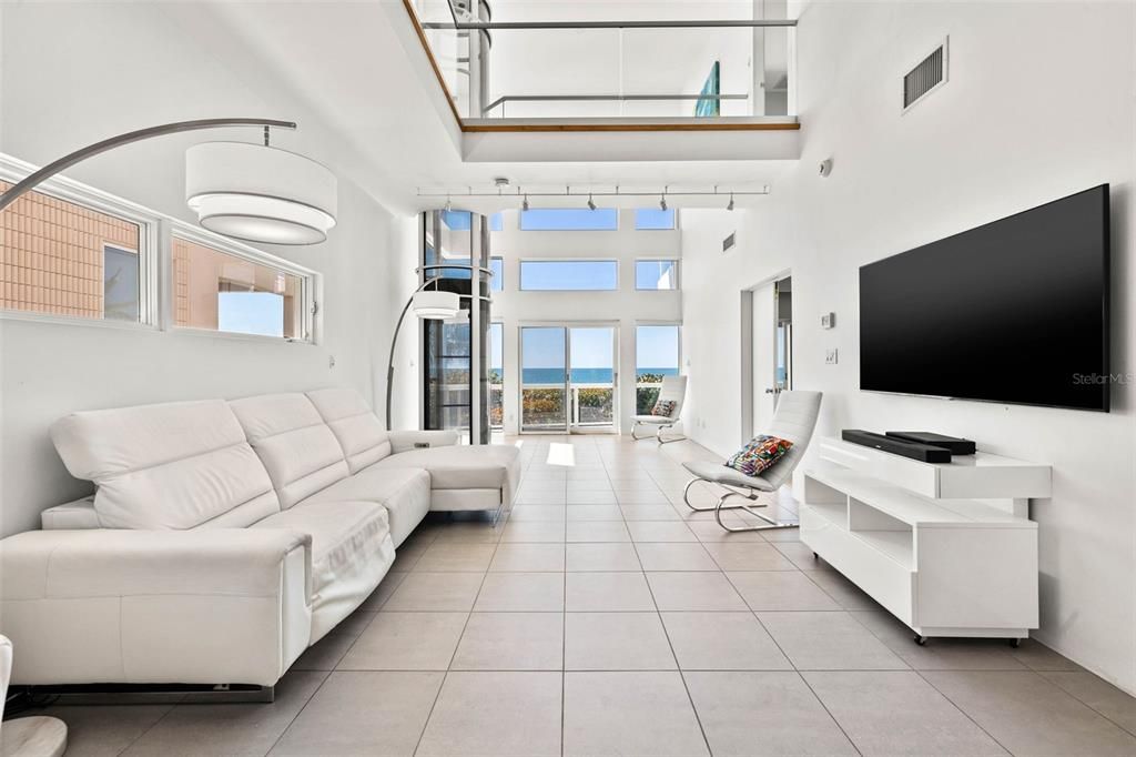 Recently Sold: $3,800,000 (3 beds, 3 baths, 2158 Square Feet)