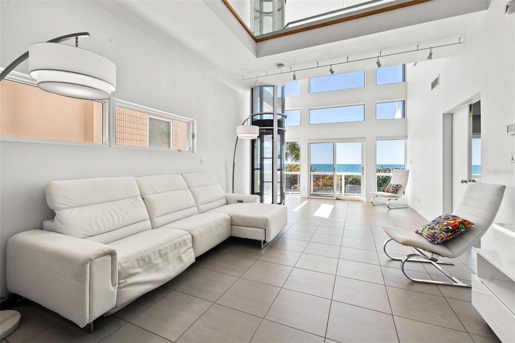 Recently Sold: $3,800,000 (3 beds, 3 baths, 2158 Square Feet)