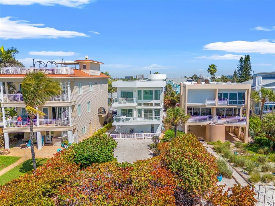 Recently Sold: $3,800,000 (3 beds, 3 baths, 2158 Square Feet)