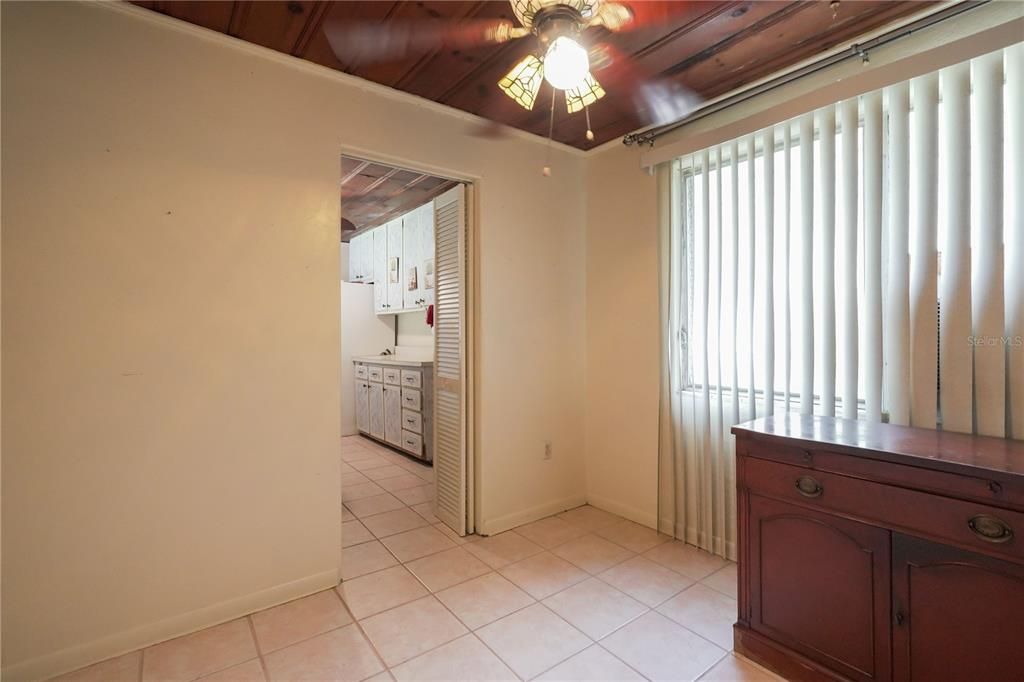 For Sale: $195,000 (3 beds, 1 baths, 1138 Square Feet)