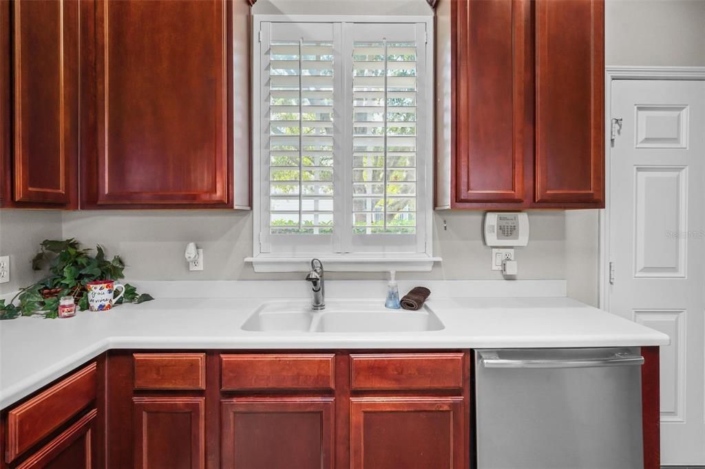 kitchen w/ ss dishwasher window w/ plantation blinds