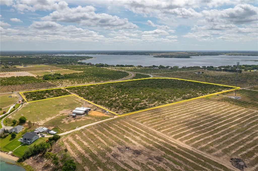 На продажу: $1,500,000 (27.71 acres)