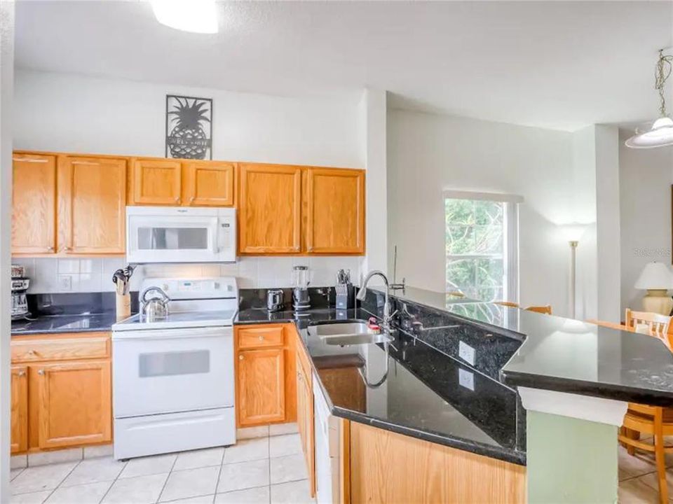 Active With Contract: $268,000 (3 beds, 2 baths, 1277 Square Feet)