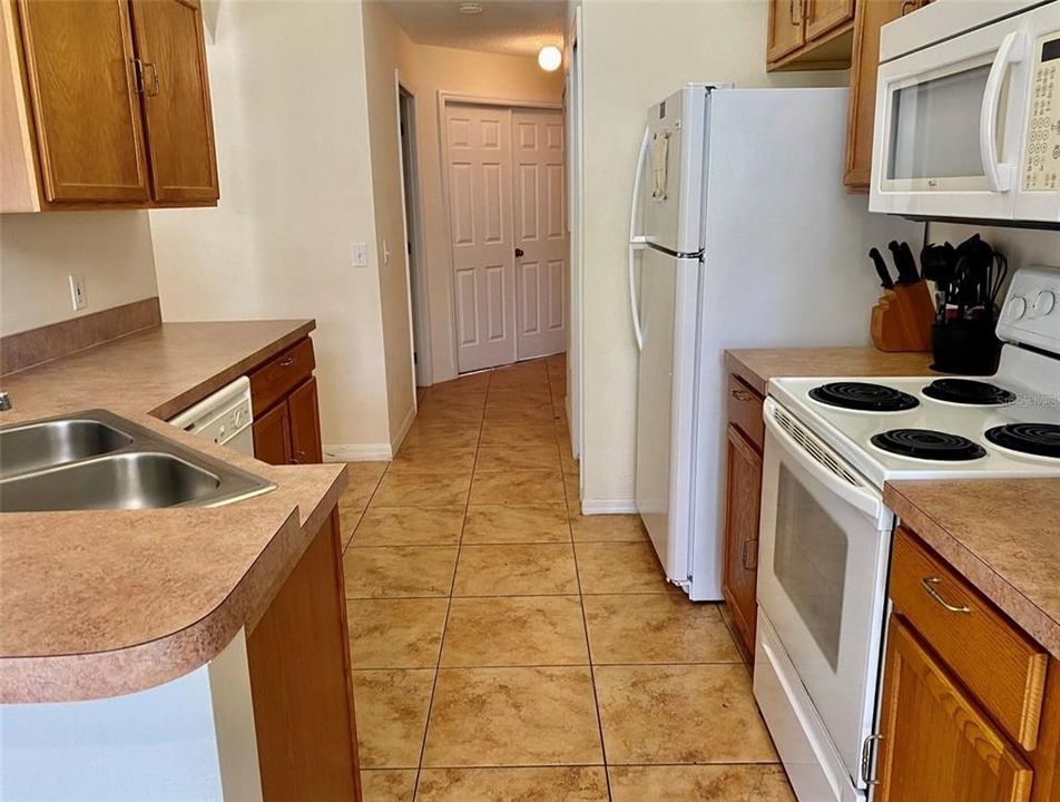 Active With Contract: $2,200 (4 beds, 2 baths, 1546 Square Feet)