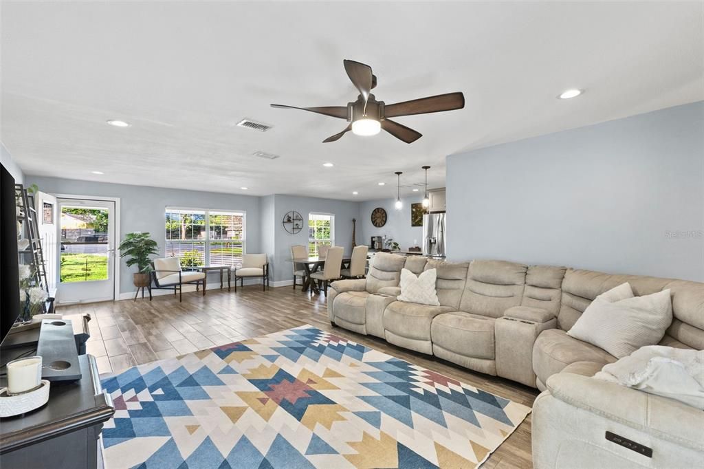 Active With Contract: $365,000 (4 beds, 2 baths, 1704 Square Feet)